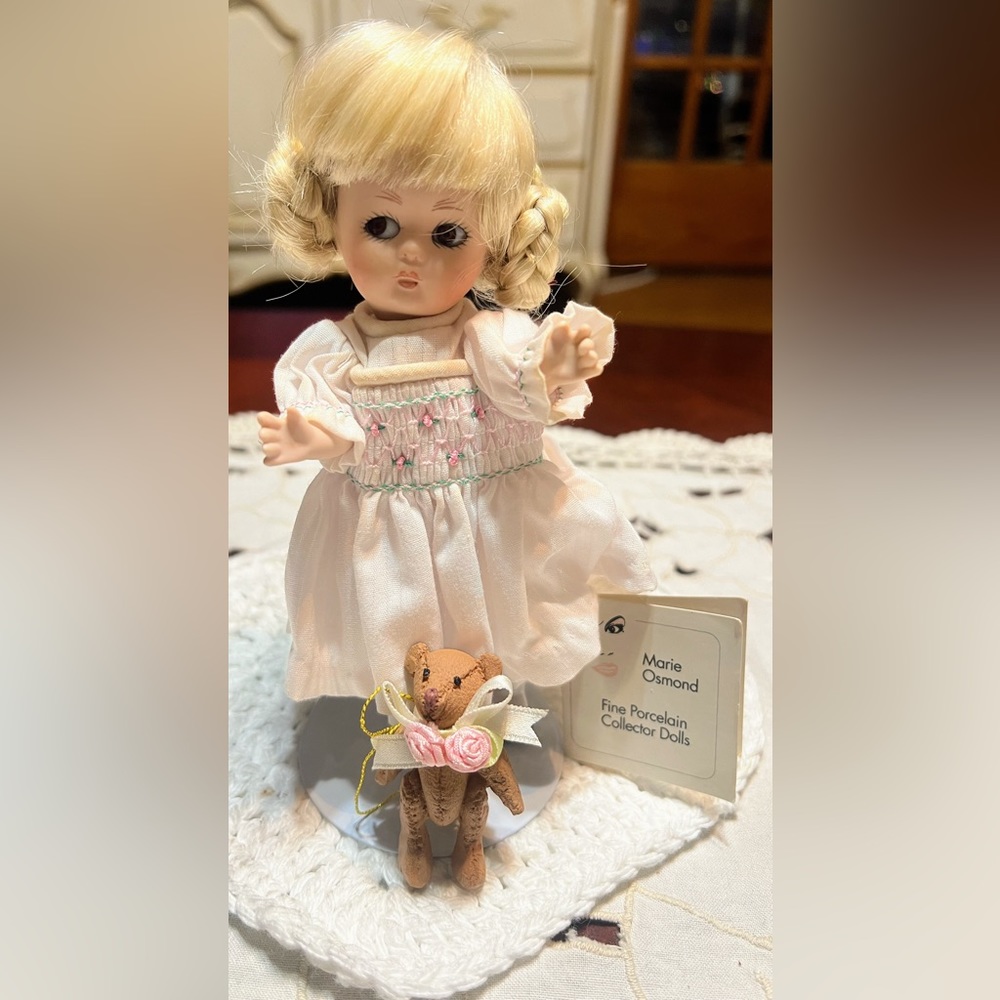 Goldie Porcelain Doll ~Marie Osmond Collection